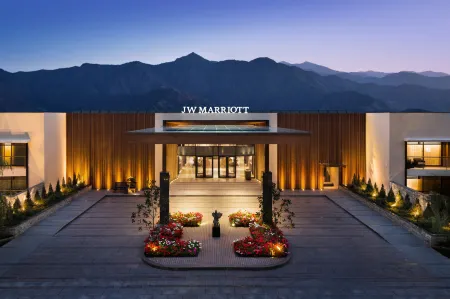 JW Marriott Mussoorie Walnut Grove Resort & Spa Отели рядом с достопримечательностью «Mall Rd»