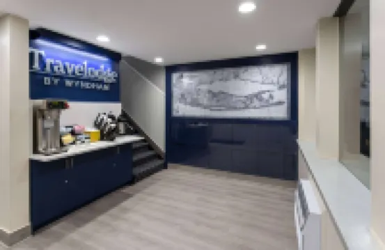 Travelodge by Wyndham Manhasset
