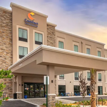 Comfort Inn & Suites Jacksonville - Orange Park Near Naval Air Station