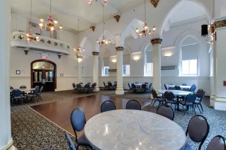 HI New York City Hostel Отели рядом с Skyport Seaplane Base