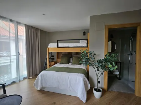 Zalle Oviedo Suites Отели рядом со станцией Oviedo Railway Station