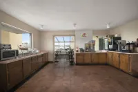 Super 8 by Wyndham Meridian