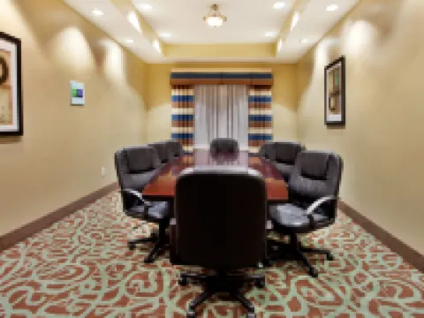 ฮอลิเดย์ อินน์ เอ็กซ์เพรส ยูนิซ บาย IHG โรงแรมในยูนีซ