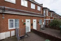StayZo Penthouse Accommodation 1- Premier Lodge Hotels near Willis Avenue Recycling Centre
