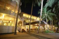 Oasey Beach Hotel Hotel dekat Thunduwa Sri Sudharmadhara Buddhist Temple