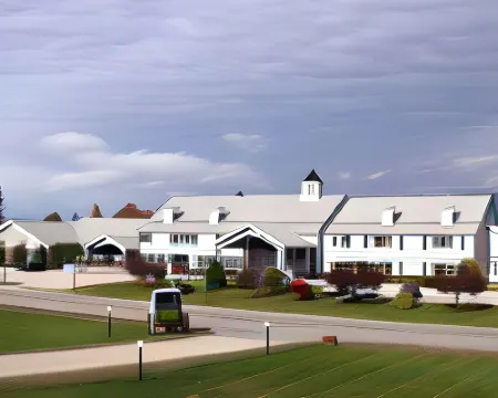 Cabot Inn & Suites Hotels in Coos County