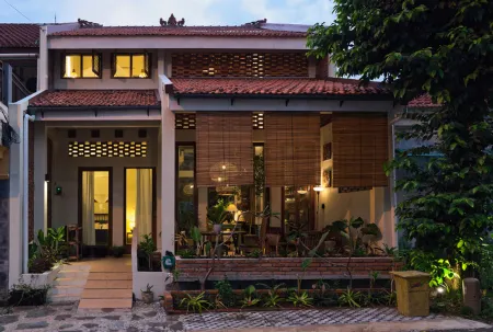 Bumi Sentul, Rumah Seni Indonesia Отели рядом с достопримечательностью «Bumi Kepanduan Sentul»