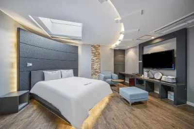 Gyeongju Angel Hotels near Daereungwon Tomb Complex