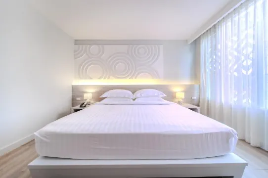 1 King Bed, Non-Smoking, Premier Room, Flat Screen Television, City View, Mini Bar, Bath And Shower