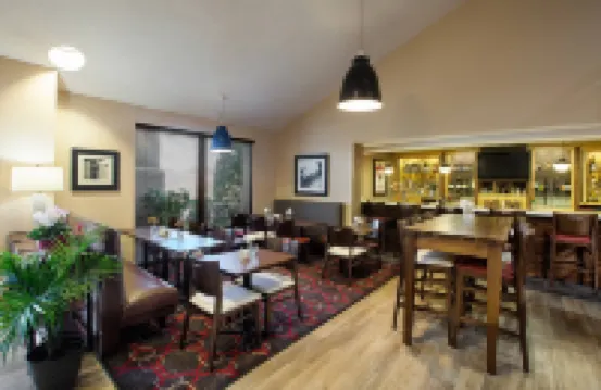 夏洛特派恩維爾福朋喜來登飯店