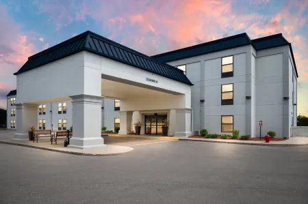 Hampton Inn Grand Rapids-North Отели рядом с достопримечательностью «DeVos Place»