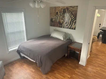 The Goodlife cottage#2 quiet and relaxing Отели в г. Martin County