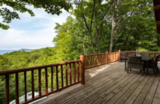 Secluded Log Cabin-Lake Michigan Views-Hot Tub & 11 Private Acres — Dogs Welcome
