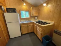 Cabin 7 "Bayside" 2 Br, 4 pp, Lakefront with Dock, Access to Boats!