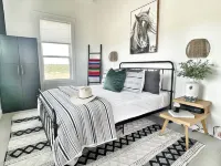 Gateway to the Hill Country and Texas Wineries on 10 acres!