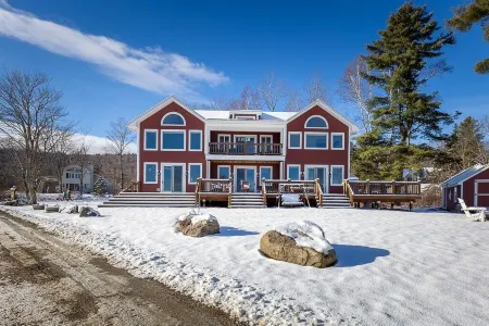 Beautiful New 5-bedroom Home Near Skiing, Hiking, Golf, Weddings, Lake, Foliage