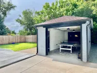 Hot Tub, Fire Pit, Ping-Pong, 3 min walk to Olde Town Arvada!