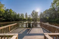 "Enchanted Forest" - Pool, Hot tub, Pond, Pickleball, Basketball, Putt Putt ++++