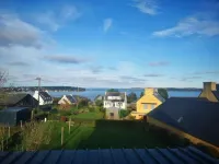 Maison vue sur mer Avec Jardin Hotels in Carantec