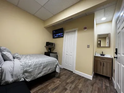 New private suite room inside the apartments building loft by UAB / Downtown. Hotels near Red Mountain Park