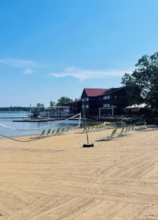 Cozy Lakeview Cabin in the heart of Breezy Point Resort