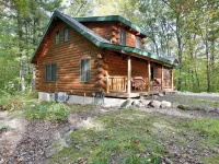 Muskie Ridge- beautiful and rustic 3 bedroom cabin near the Chippewa Flowage. Hotels in Hunter