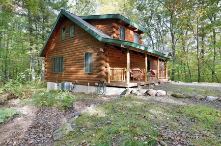 Muskie Ridge- beautiful and rustic 3 bedroom cabin near the Chippewa Flowage. Отели в г. Сойер