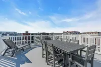 1/2 Block 2 Beach, Rooftop Balcony, Linens + Towels included.