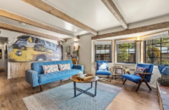 Clever Cabins - 2 Adjacent Homes w/Fully Fenced Yards, AC, W/D, Smart TVs, WiFi