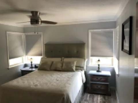 Private, vintage 2bd/2ba, 1/3 acre lot, ocean views, amazing sunsets!