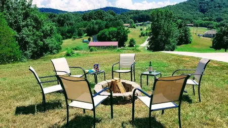 MOUNTAIN CABIN IN EAST TENNESSE