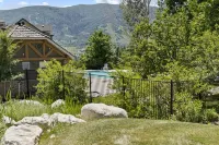 Spring Rates Celebrate End of Ski Season and the Welcoming of Spring Colors!