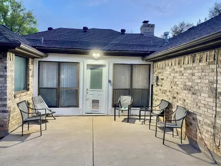 Large 4-bd 3 bath home + bonus room. Dogs are welcome w/fee. Sleeps 16+