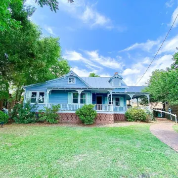 BEST location in Historic Downtown Edenton!