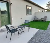 Brand New Duplex Close to Water Park, Downtown & Airport- Pet Friendly.