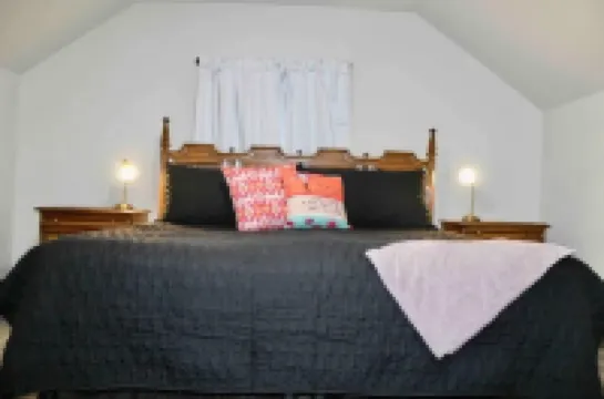 6 Bedroom home with a shabby chic touch!