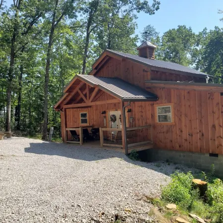 Sleepy Hollow 2-bedroom cabin with Hot Tub, WiFi near Red River Gorge