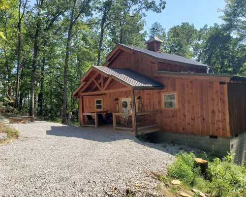 Sleepy Hollow 2-bedroom cabin with Hot Tub, WiFi near Red River Gorge Hotels in Menifee County