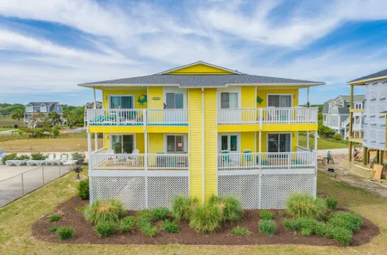 Beachski's Bungalow 2 Bedroom, 2 Bath with Pool and Tennis, Privat Beach Access!