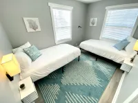 Block to Beach! Fossil Hunting, Hot Tub, Coffee Bar, Screened Deck, 1hr to DC