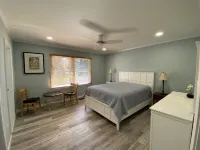 4-Bedroom /Corner Lot,Sleep 9 Close to  Beach & Trail in a Quiet Neighborhood!