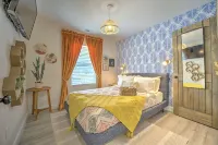 Boho West Villa • New 3Br • Hot Tub • Fire Pit • Games • 10 Min to Downtown