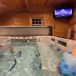 Cozy queen bed cabin with WiFi, fitness room in enchanting Aladdin