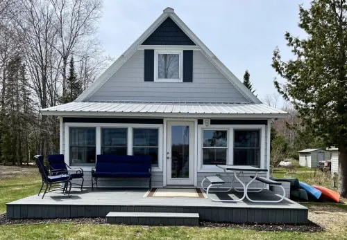 Waterfront MI Cottage on Douglas Lake between Petoskey & Mackinaw City - 3-Star
