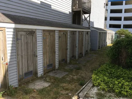 Oceanside studio retreat on 91st street. Steps from the beach!