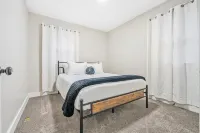 Downtown Hot Tub Bungalow