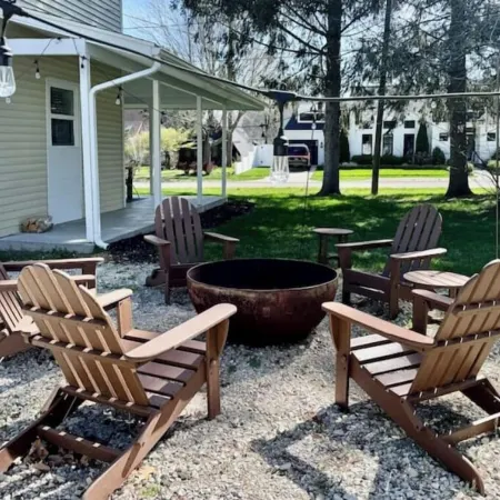 Spacious Farmhouse in Douglas; Walk to Downtown, Waterfront & Saugatuck!