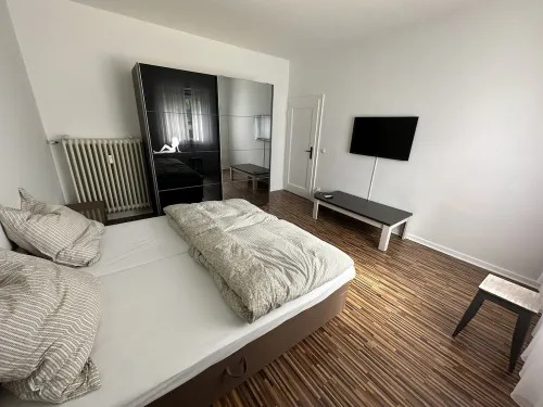 Maybach 4-Bedroom Apartment – Spacious, Stylish & Close to Düsseldorf Fair.