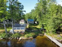 Cozy pet-friendly lakefront retreat in tranquil Bridgton.
