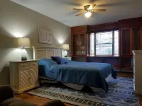 Pocono Area Lakefront Estate, GREAT FOR KIDS, Pontoon boat for rent, game room.